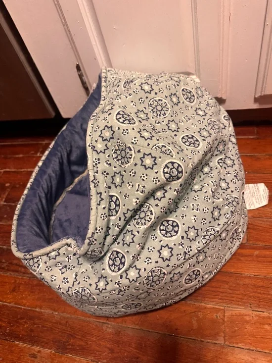 NWOT Whiskers and Co Cat Dome Modern Bed never used - Picture 4 of 6